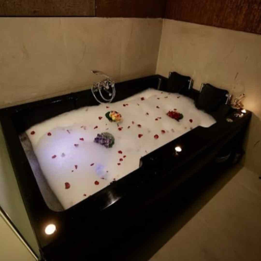 Amora Luxury Spa | Best Spa Massage | Vashi