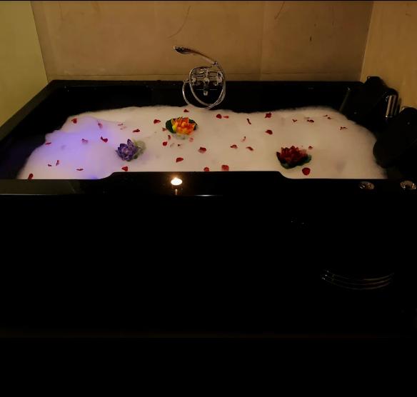 Amora Luxury Spa | Best Spa Massage | Vashi